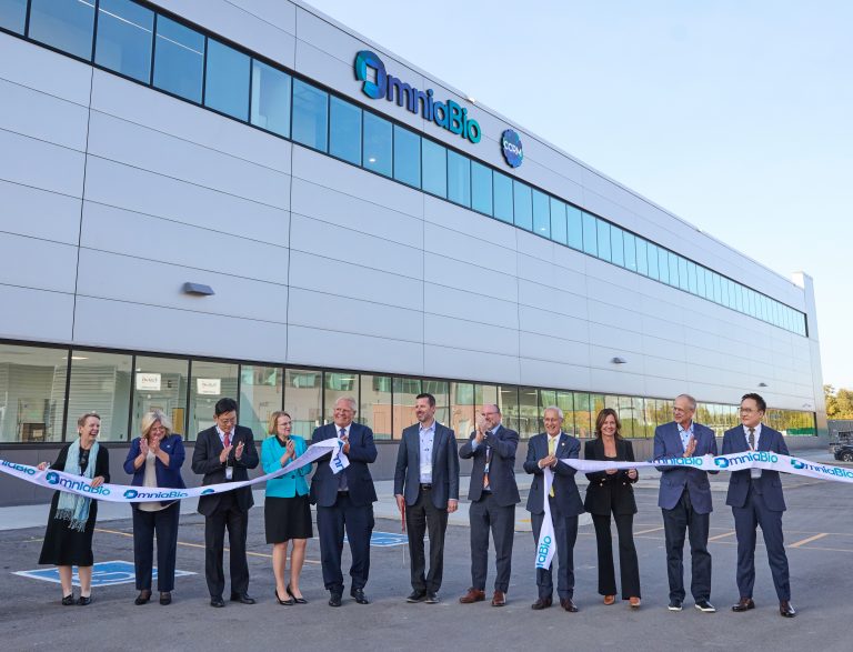 Image of ribbon cutting